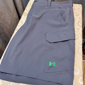 Mens Under Armor shorts size 40 loose fit / Golf